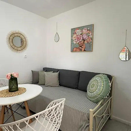 펜션 So Simple Guest House,mouresi Mourésion