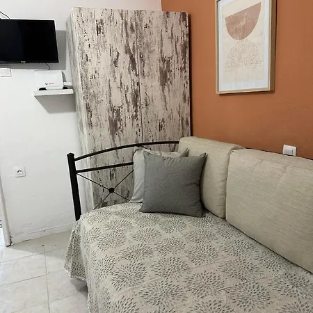 Semesterbostad So Simple Guest House,mouresi Mourésion